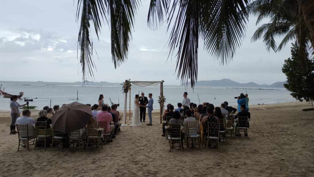 beach wedding ceremony 