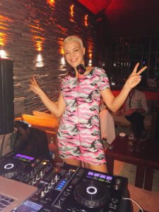 25353915 1368942306568967 223486175866172212 n 225x300 - DJ Jessi Pink Party
