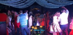 38984979 1633055820157613 4830340144881991680 o 300x146 - DJ Simon Solo